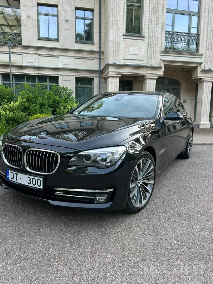 BMW 740 2012 photo 3