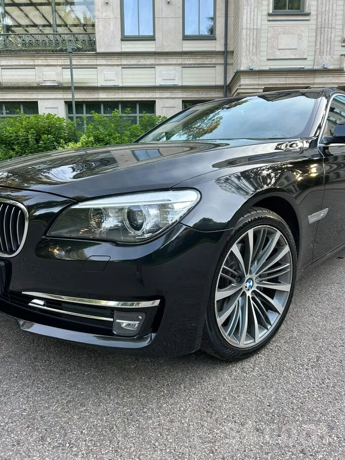 BMW 740 2012 photo 2
