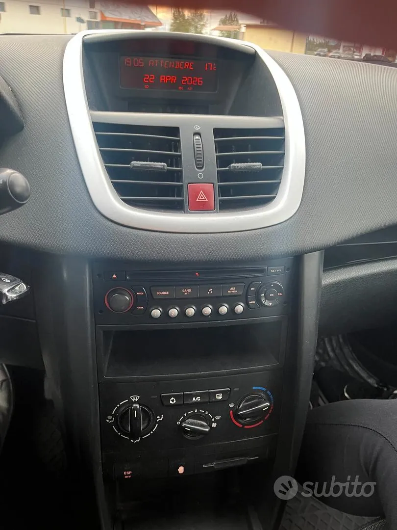 Peugeot 207 2010 photo 5