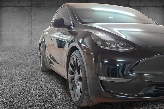 Tesla Model Y 2024 photo 2