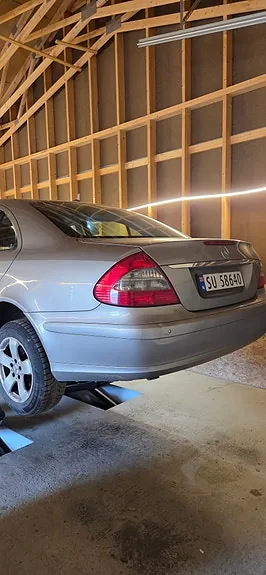 Mercedes-Benz E200 D 2007 photo 2