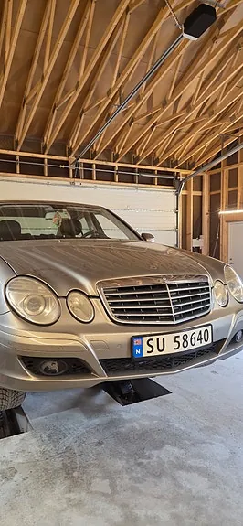 Mercedes-Benz E200 D 2007 photo 4