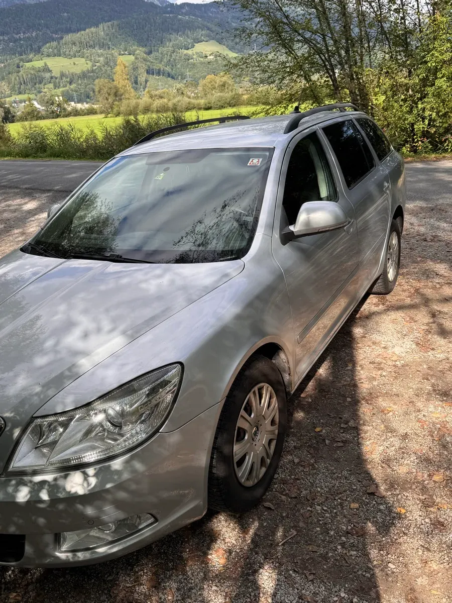 Skoda Octavia 2011 photo 2