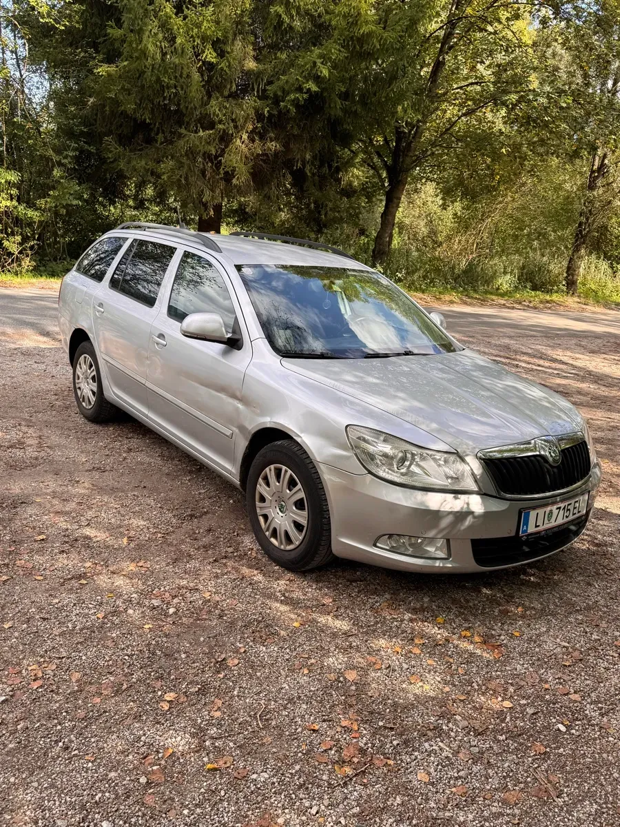 Skoda Octavia 2011 photo 3