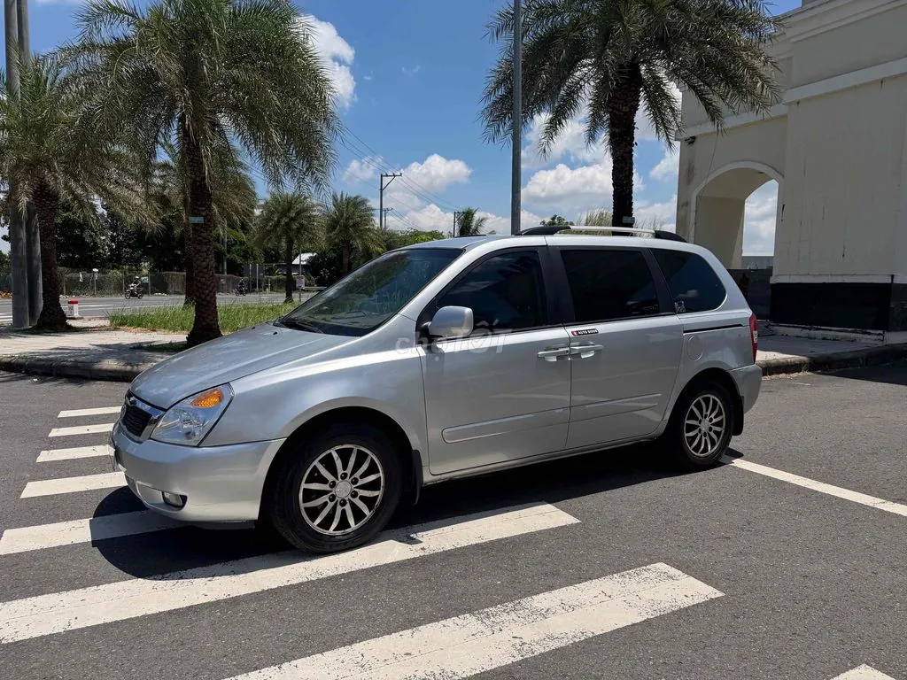 Kia Carnival 2010 photo 5