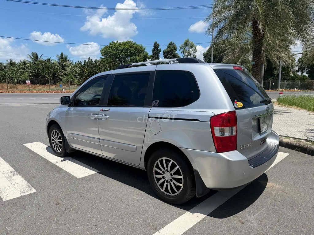 Kia Carnival 2010 photo 3
