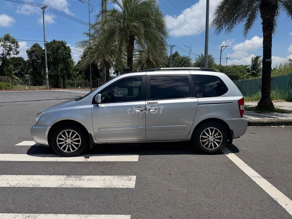 Kia Carnival 2010 photo 4