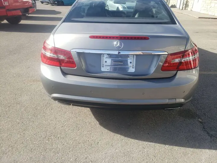 Mercedes-Benz E-Class 2012 photo 3