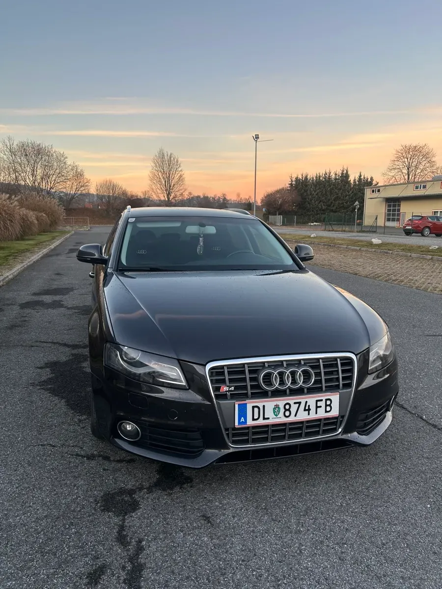 Audi A4 2008 photo 2