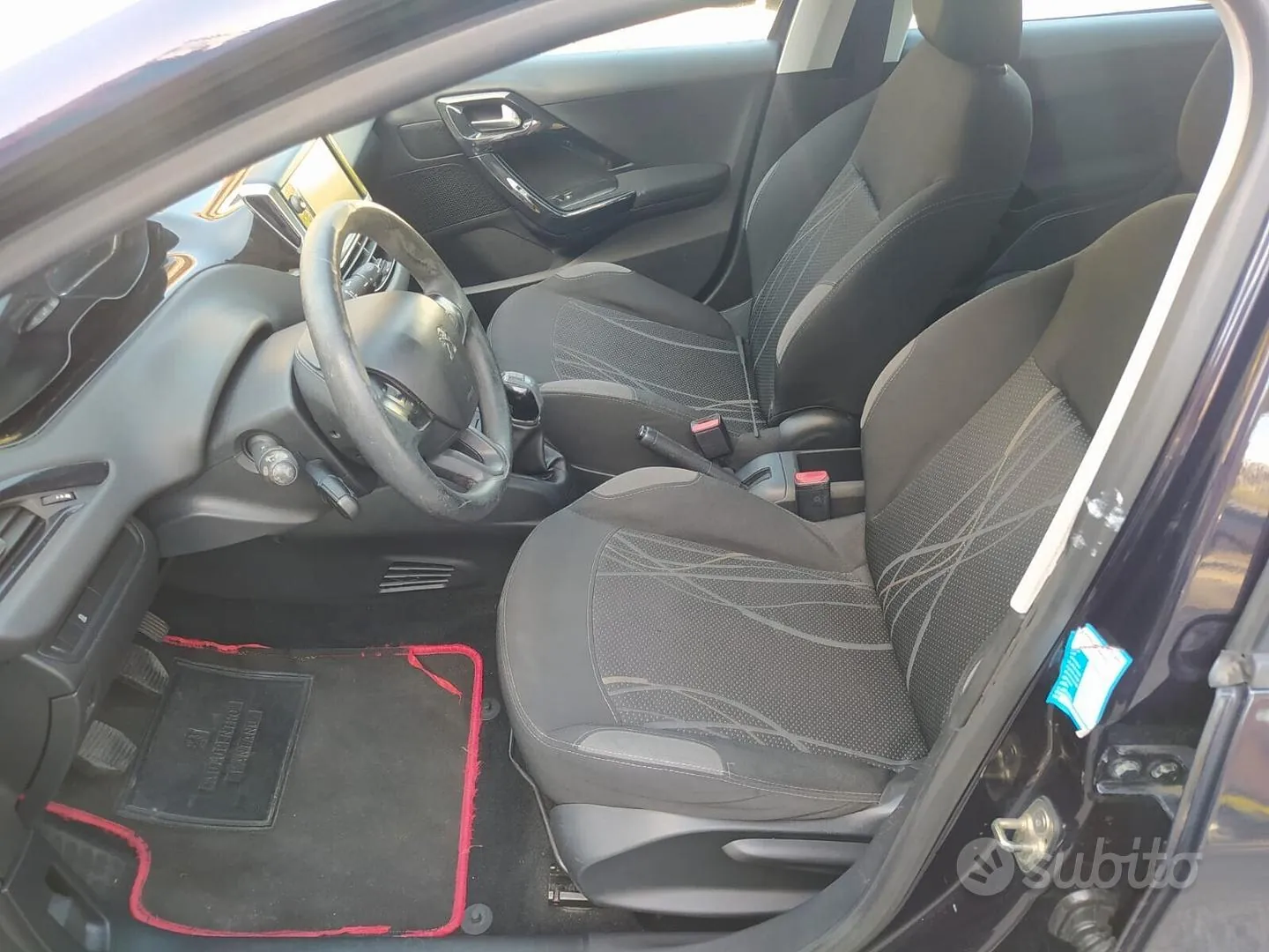 Peugeot 208 2014 photo 5