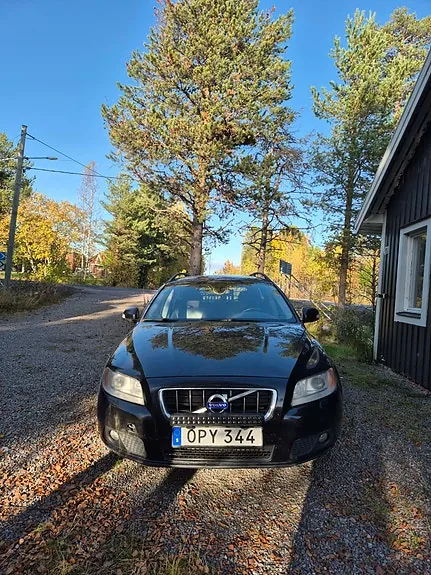 Volvo V70 2010 photo 2