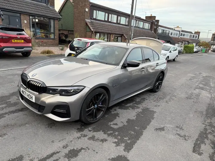 BMW 3 Series 2021 photo 3