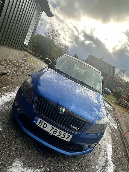 Skoda Fabia 2012 photo 2