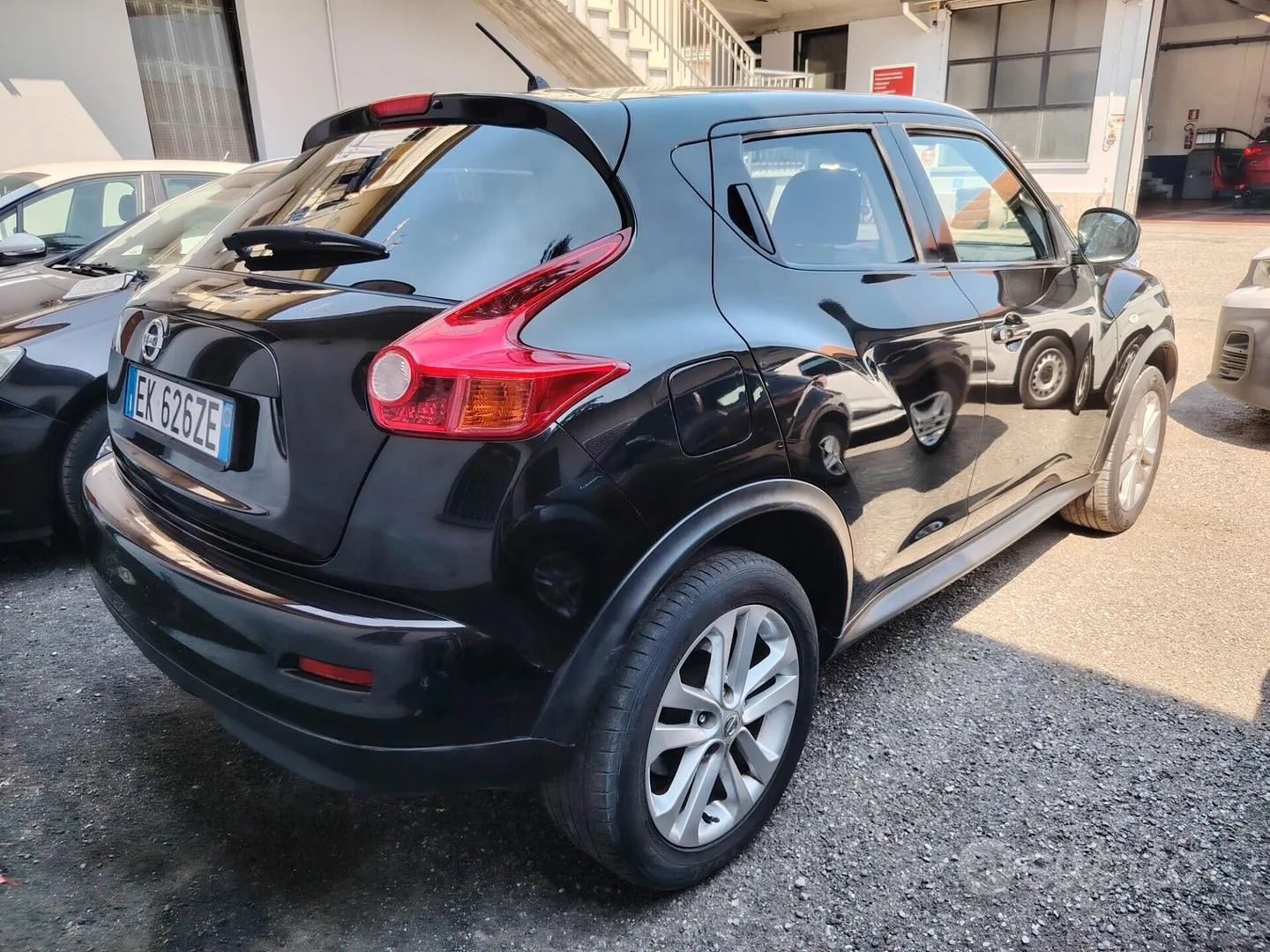 Nissan Juke 2011 photo 2