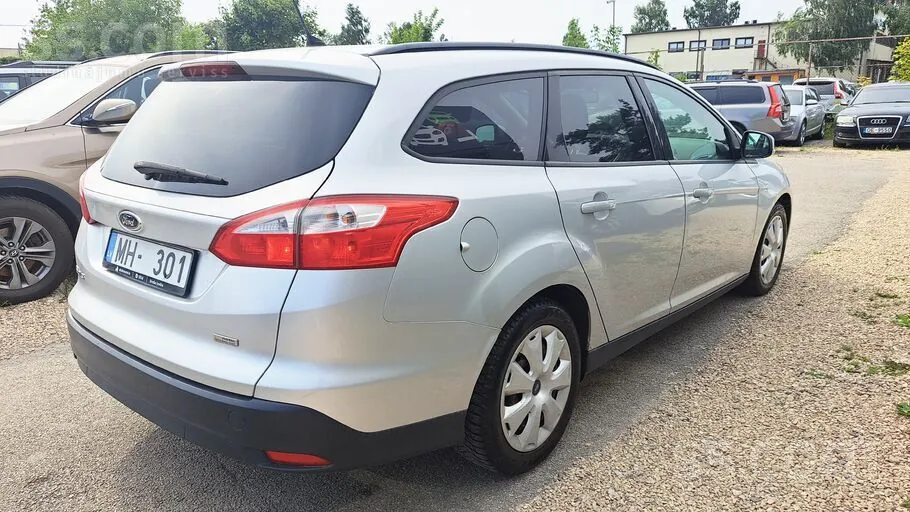 Ford Focus 2012 photo 2