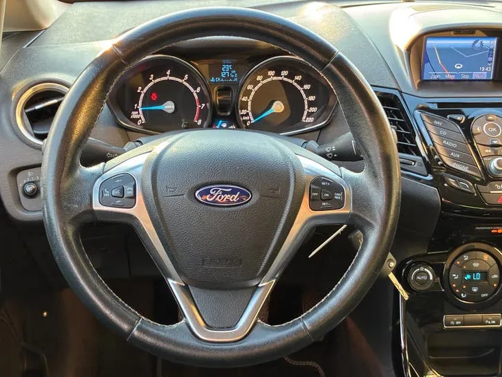 Ford Fiesta 2016 photo 2