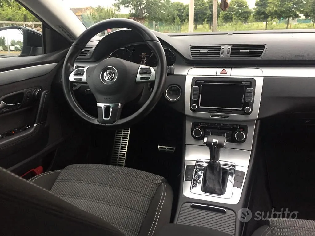 Volkswagen Passat 2011 photo 2
