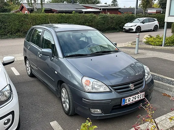 Suzuki Liana