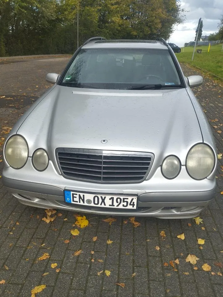Mercedes-Benz E240