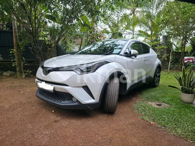 Toyota C-Hr 2017 photo 2