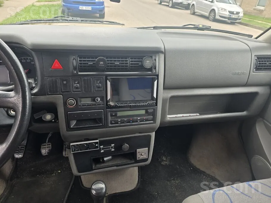 Volkswagen Multivan 2001 photo 2