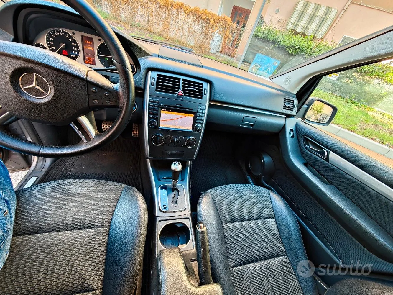 Mercedes-Benz B 2010 photo 4