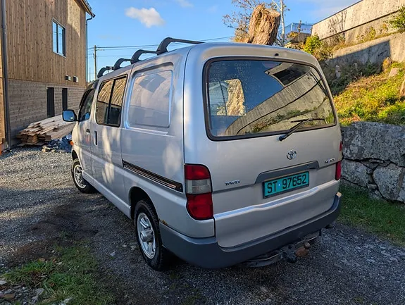 Toyota Hiace 2005 photo 4