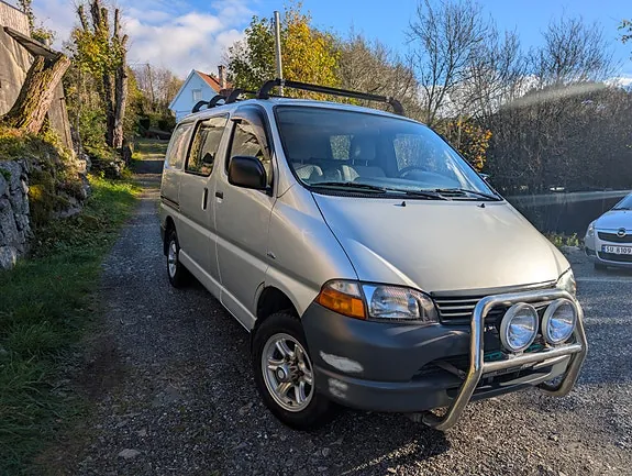 Toyota Hiace 2005 photo 2