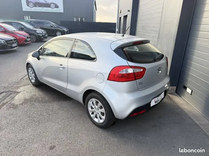 Kia Rio 2013 photo 3