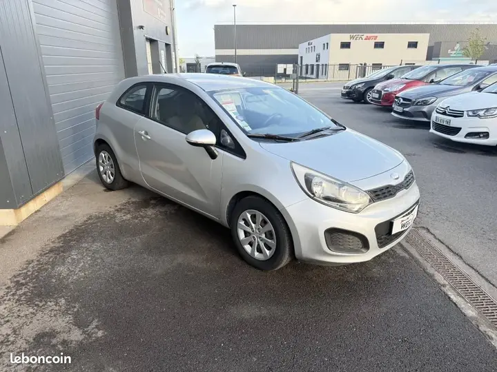 Kia Rio 2013 photo 2