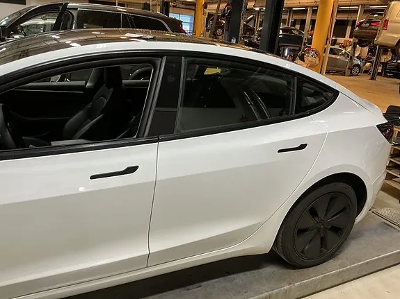Tesla Model 3 2025 photo 2