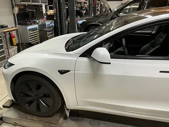 Tesla Model 3 2025 photo 3