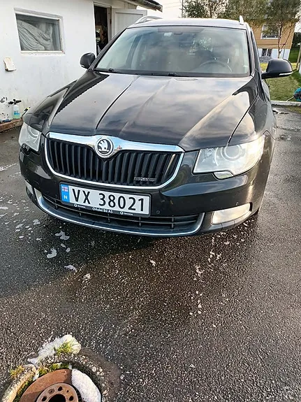 Skoda Superb 2012 photo 2
