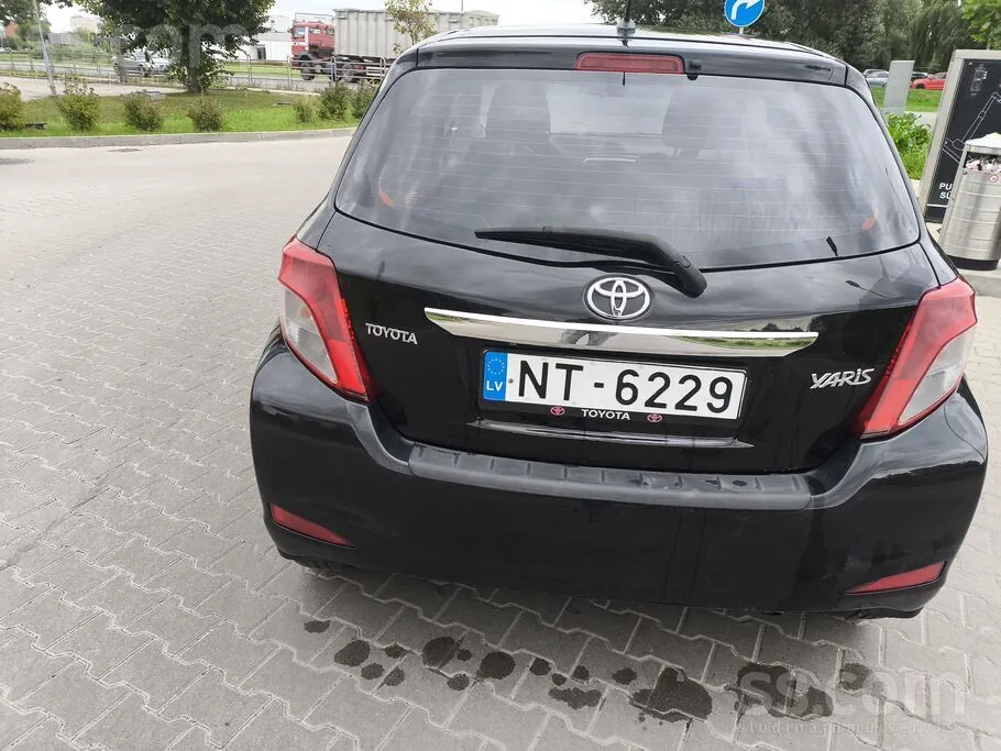 Toyota Yaris 2013 photo 3