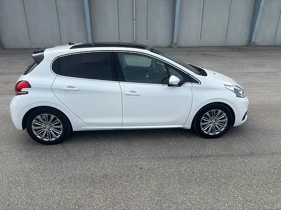 Peugeot 208 2019 photo 2