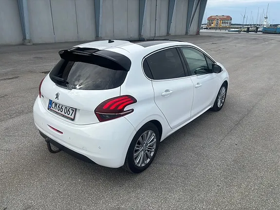 Peugeot 208 2019 photo 3