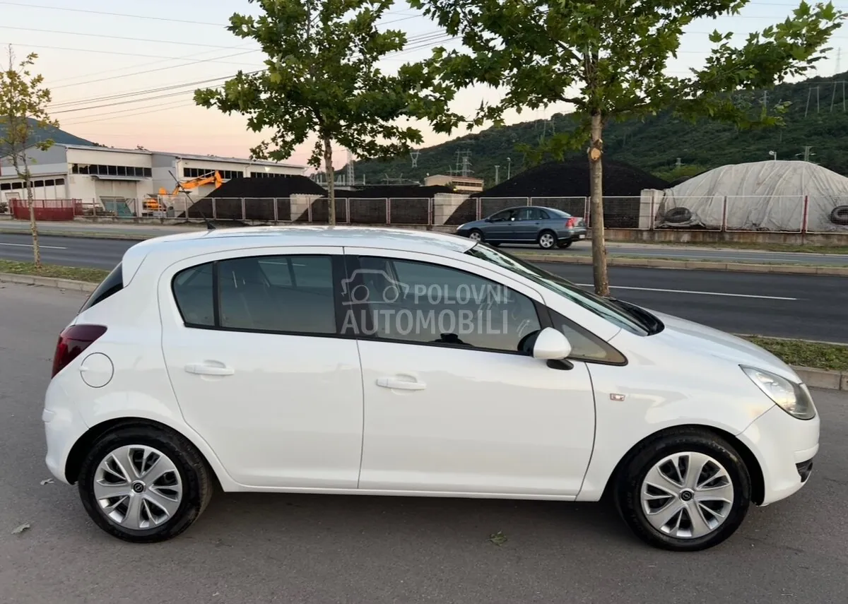 Opel Corsa D 2009 photo 4