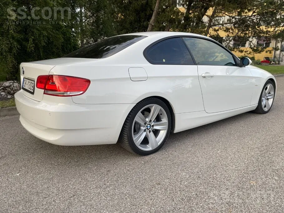 BMW 320 2009 photo 3