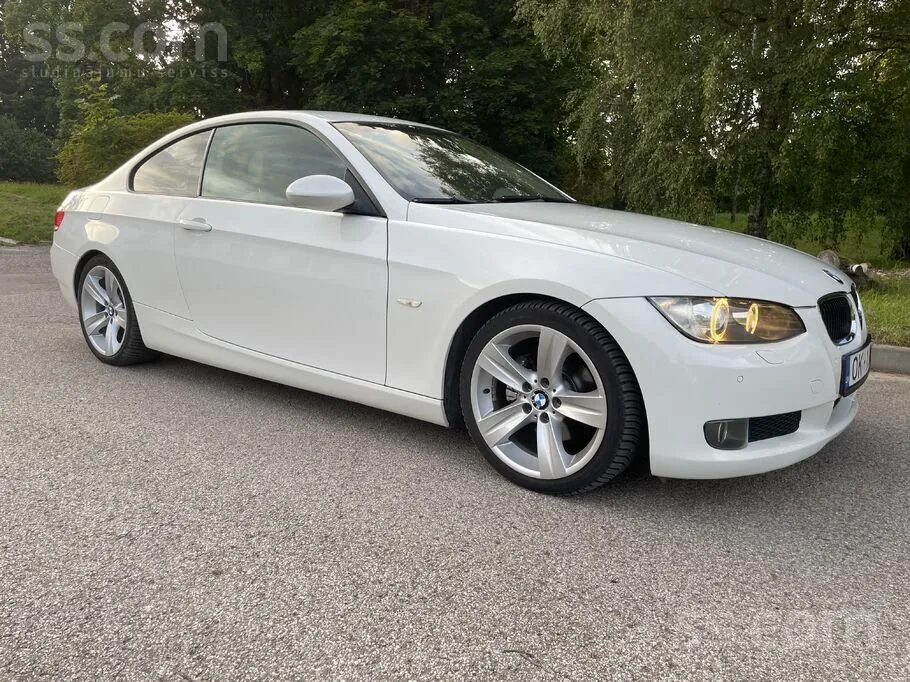 BMW 320 2009 photo 2