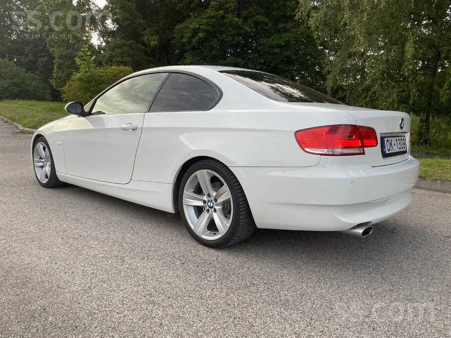 BMW 320 2009 photo 4