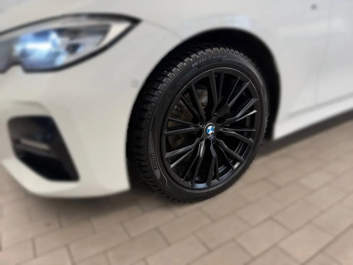 BMW 3 Series 2020 photo 3