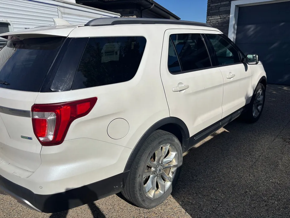 Ford Explorer 2016 photo 2