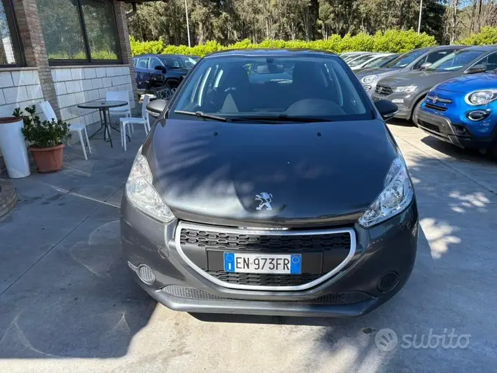 Peugeot 208 2012 photo 2