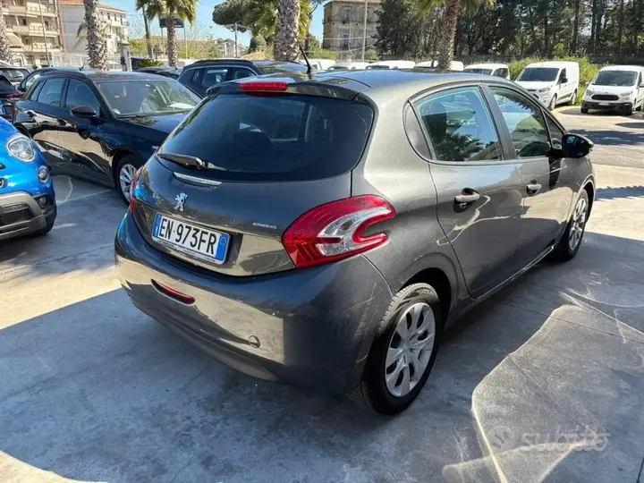 Peugeot 208 2012 photo 4
