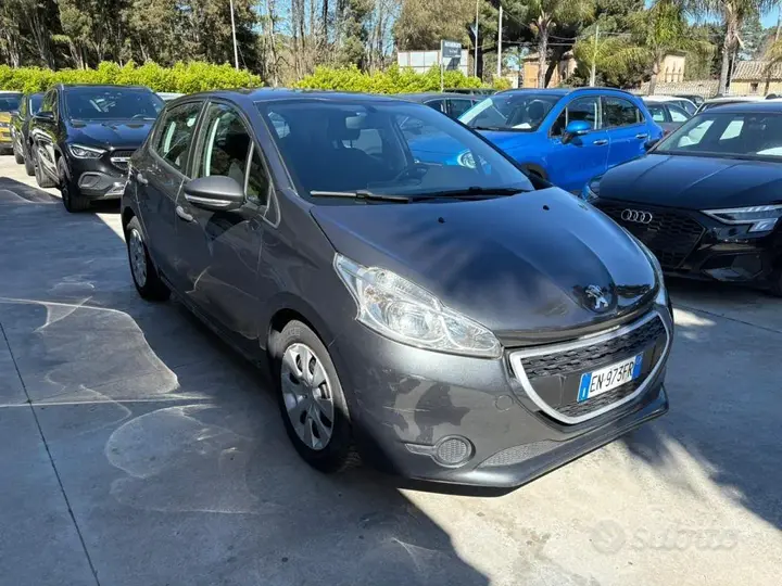 Peugeot 208 2012 photo 3