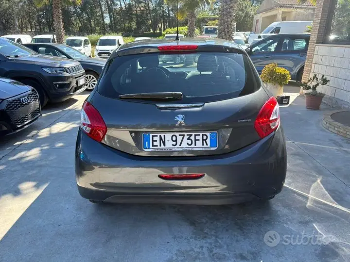 Peugeot 208 2012 photo 5