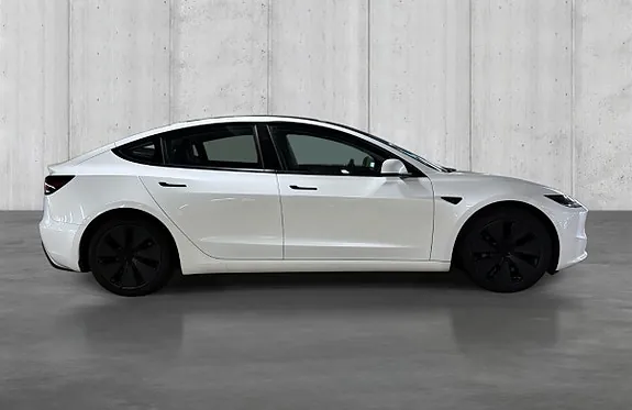 Tesla Model 3 2024 photo 4