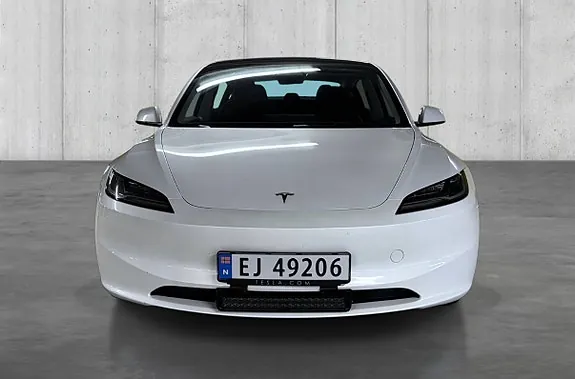 Tesla Model 3 2024 photo 2