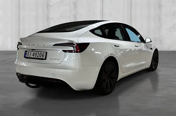 Tesla Model 3 2024 photo 5