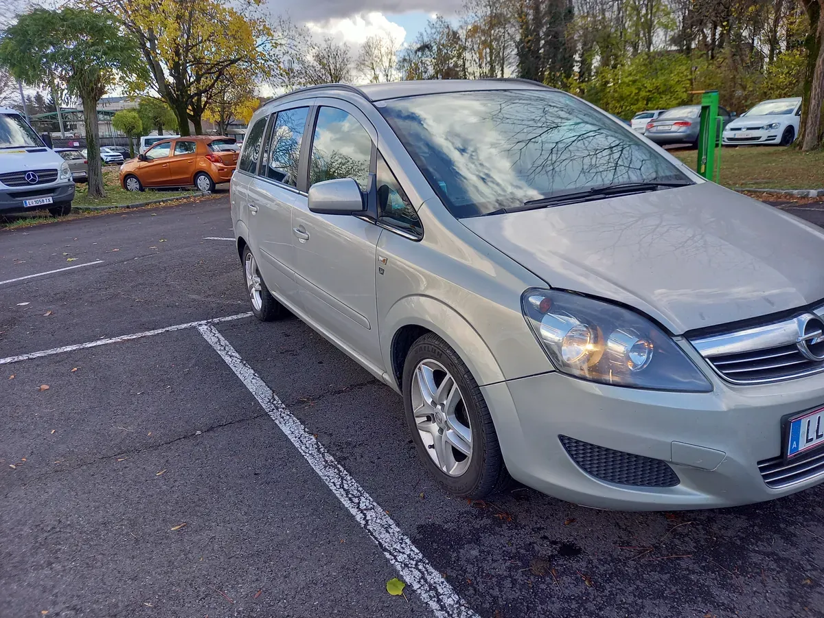 Opel Zafira 2010 photo 2